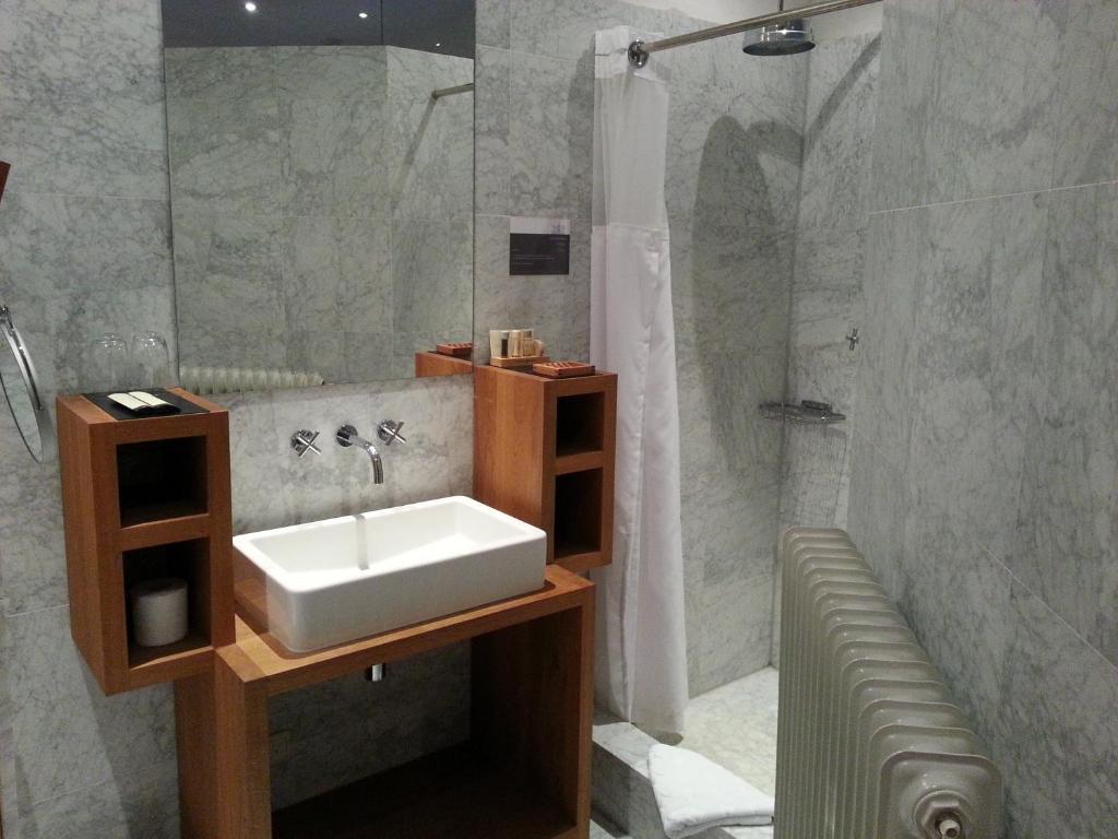Welche Hotels liegen am n\u00E4chsten am Flughafen Amsterdam - Schiphol? Ternaard Zimmer foto